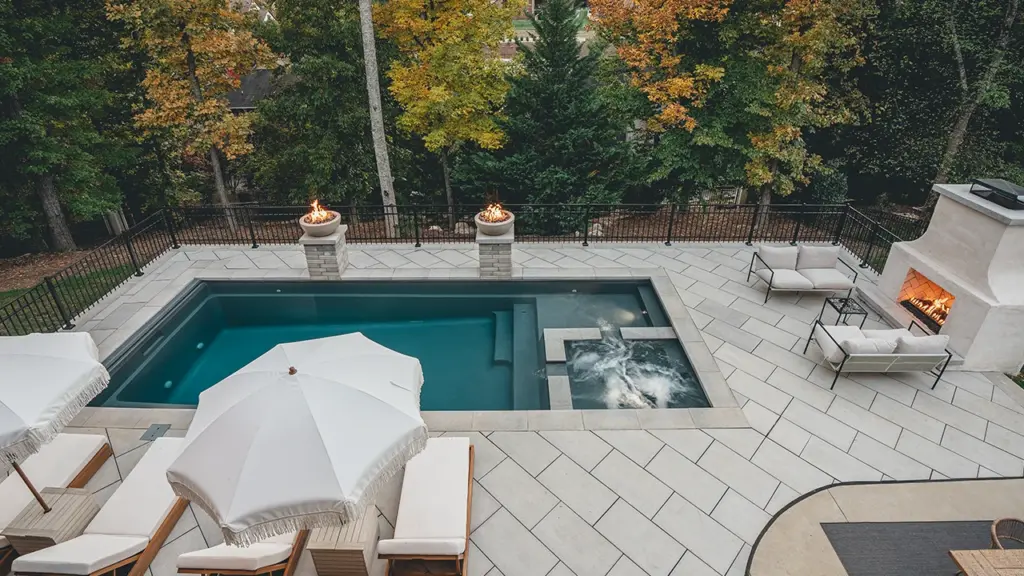 loys pools knoxville custom fiberglass pool fireplace 004